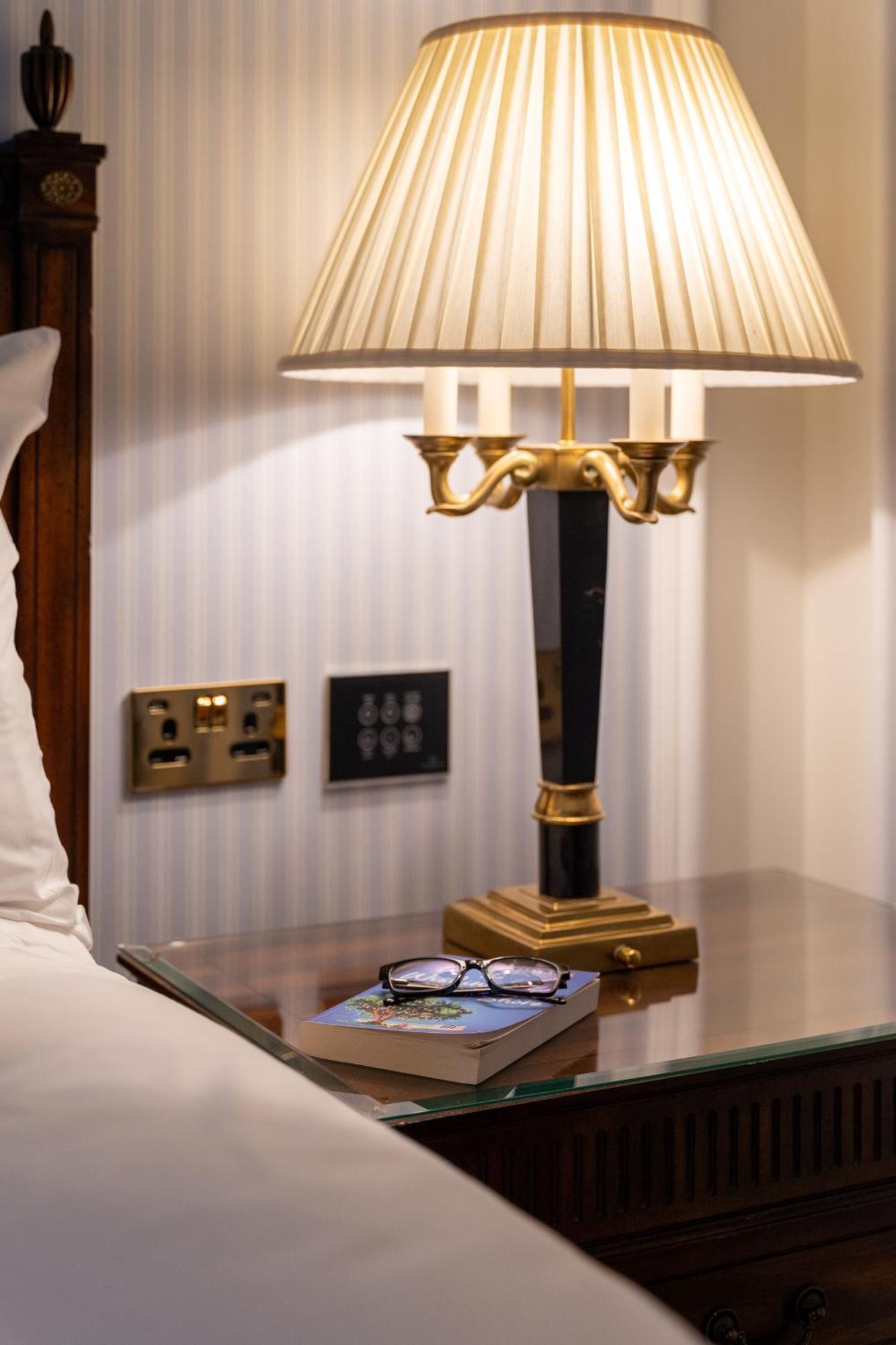 Powerscourt Hotel, Autograph Collection Енніскеррі Екстер'єр фото A table lamp