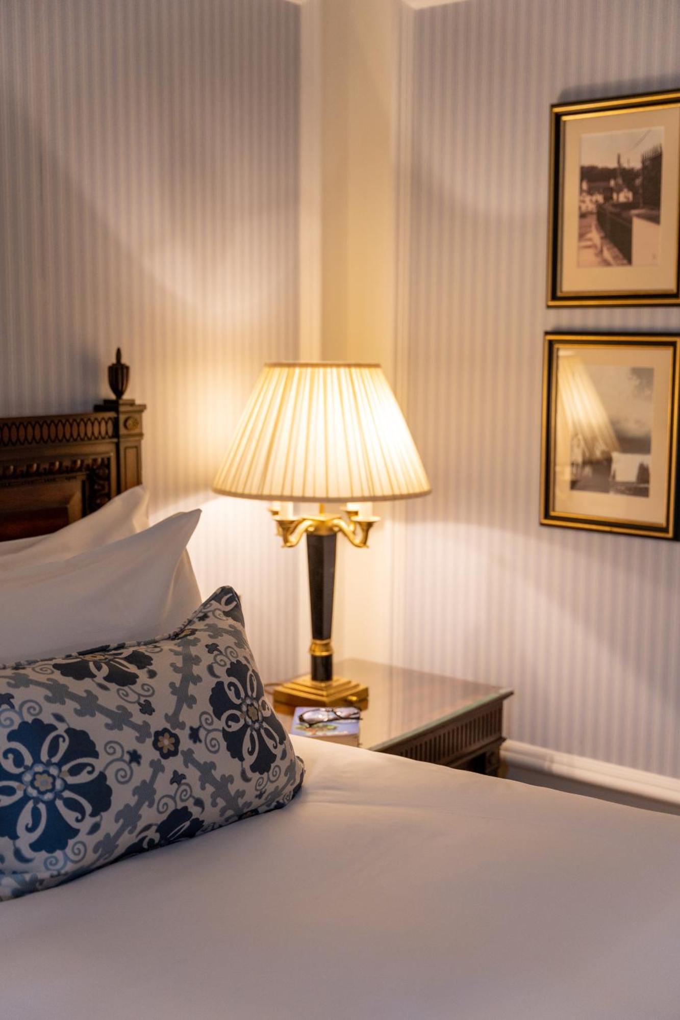 Powerscourt Hotel, Autograph Collection Енніскеррі Екстер'єр фото A table lamp