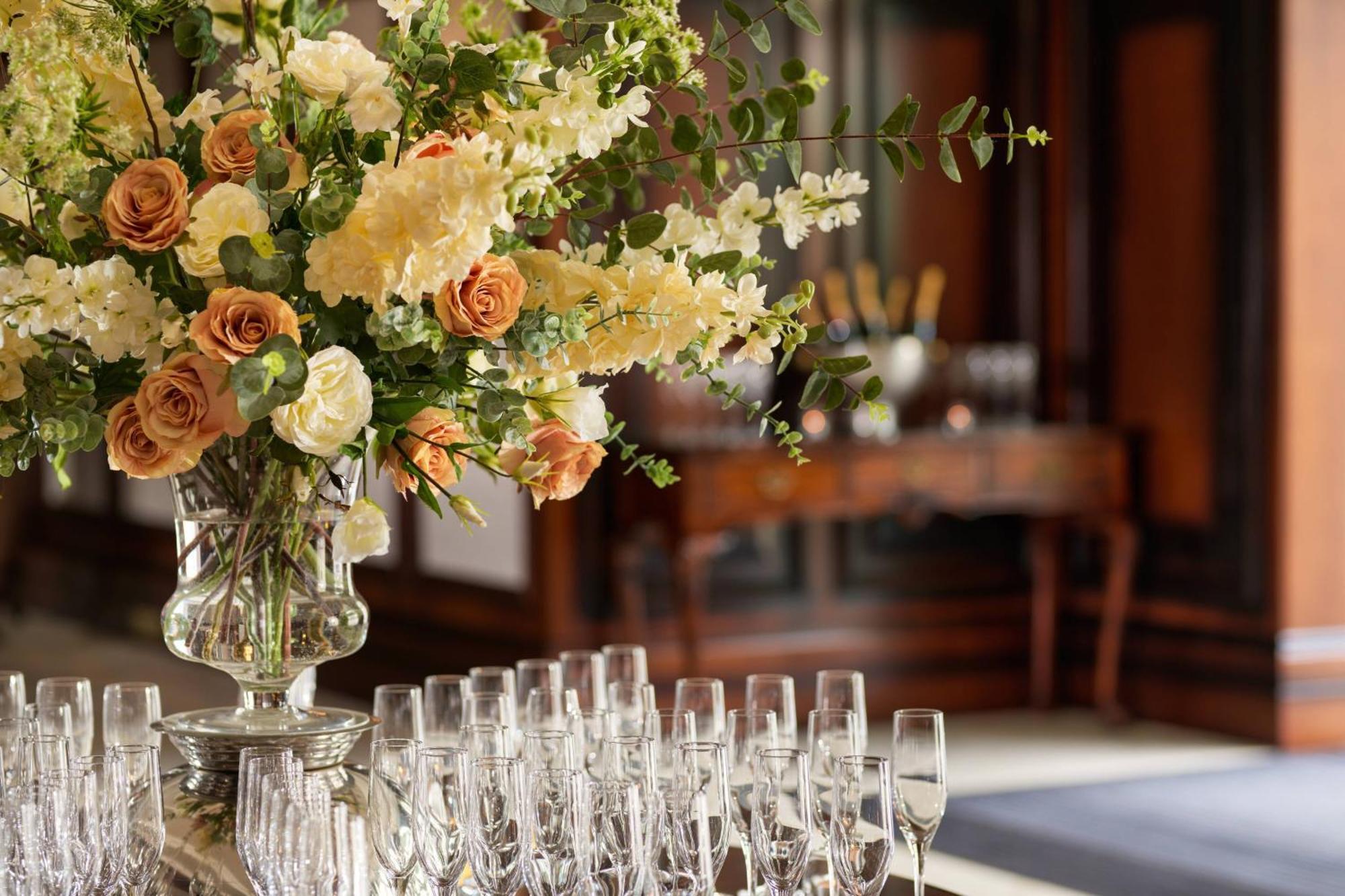 Powerscourt Hotel, Autograph Collection Енніскеррі Екстер'єр фото A flower arrangement at the White House