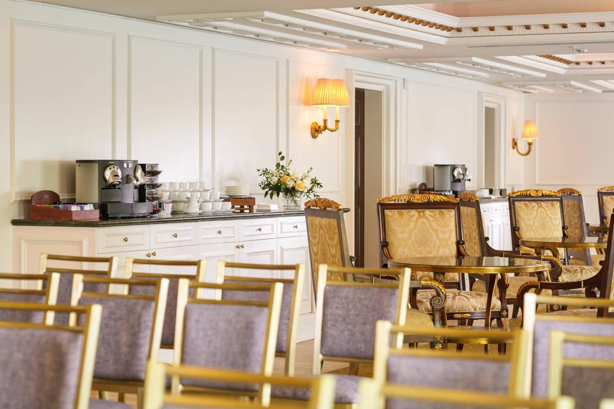 Powerscourt Hotel, Autograph Collection Енніскеррі Екстер'єр фото The interior of the lounge