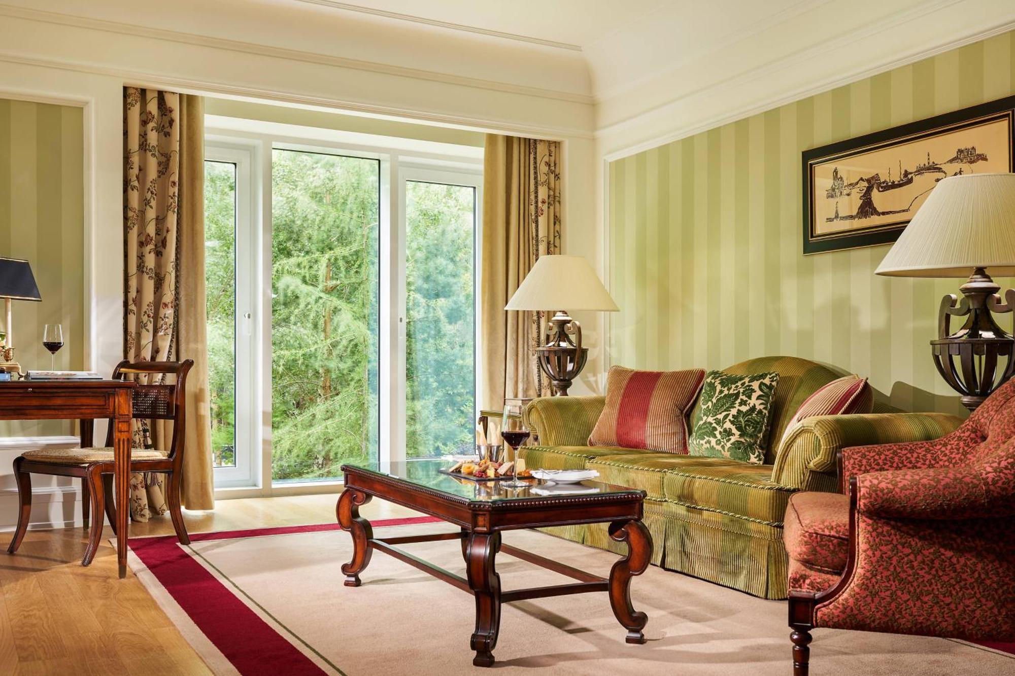 Powerscourt Hotel, Autograph Collection Енніскеррі Екстер'єр фото A living room at the Mandarin Oriental, Munich