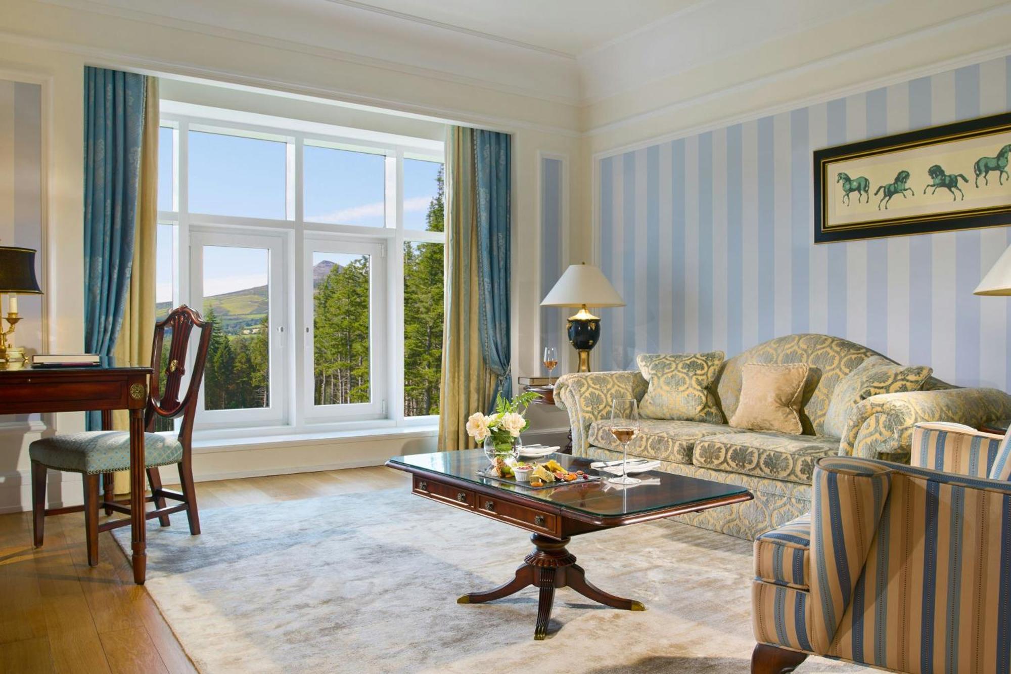 Powerscourt Hotel, Autograph Collection Енніскеррі Екстер'єр фото A living room at the hotel