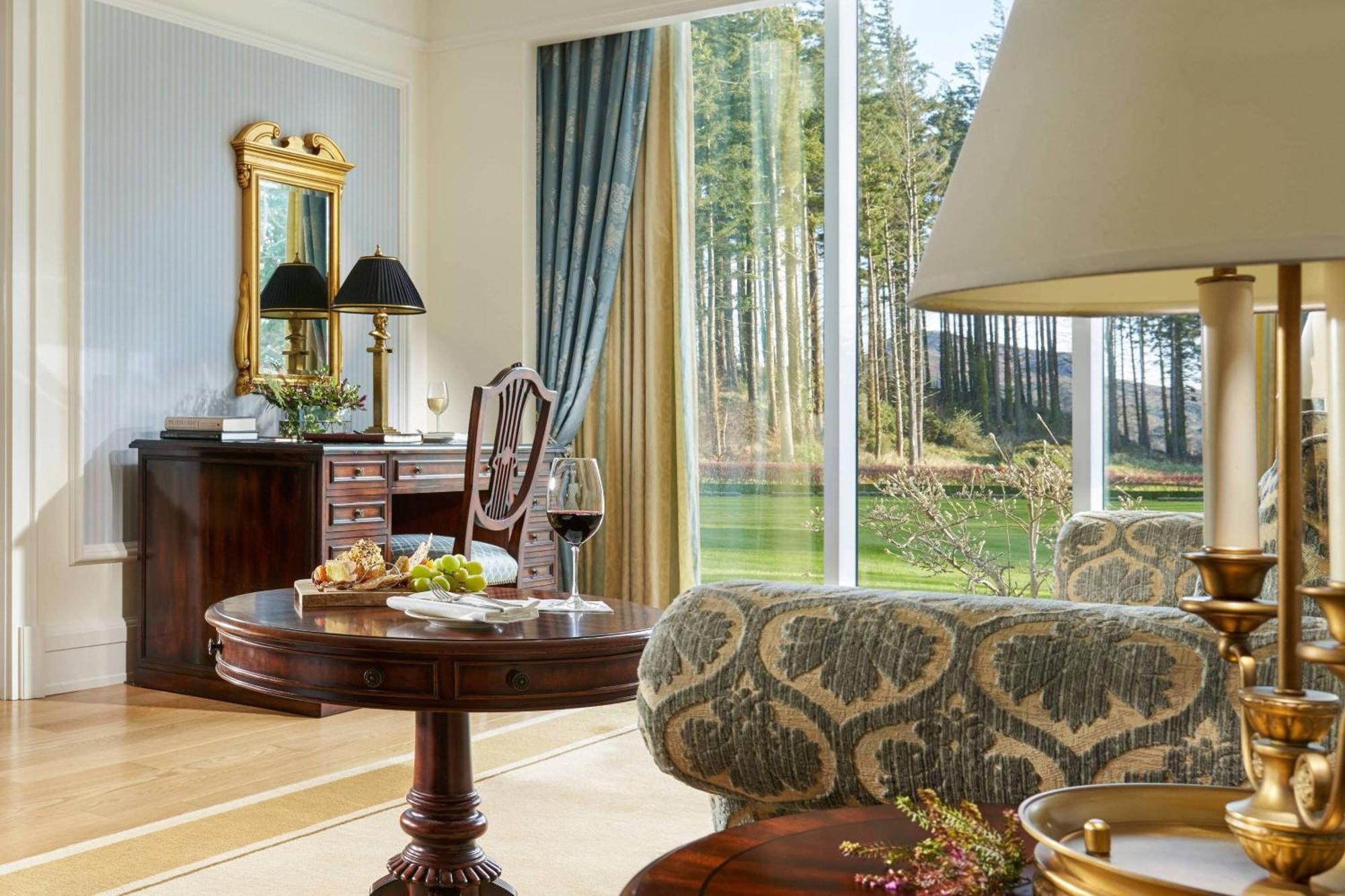 Powerscourt Hotel, Autograph Collection Енніскеррі Екстер'єр фото A living room at the Four Seasons Hotel