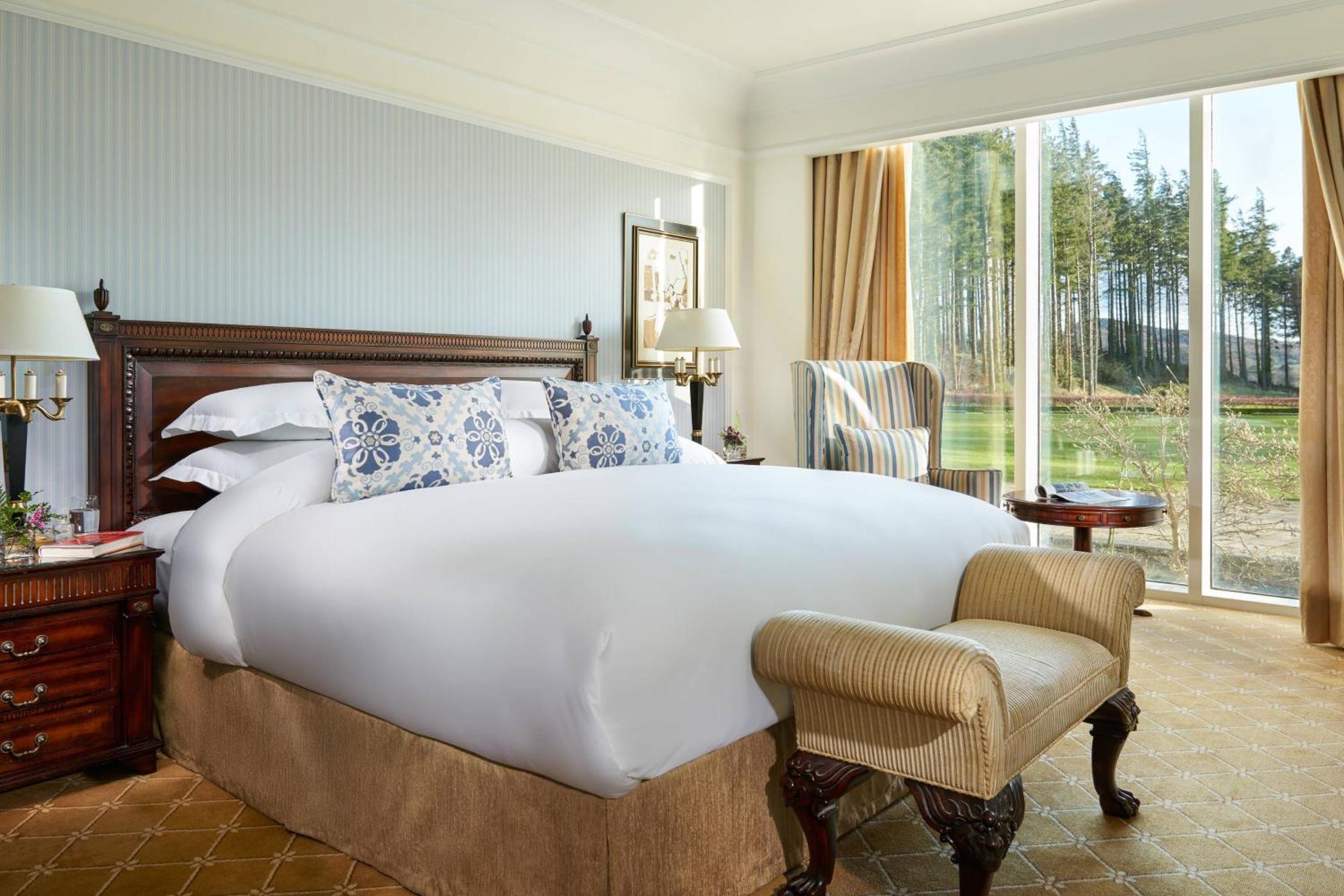 Powerscourt Hotel, Autograph Collection Енніскеррі Екстер'єр фото A bedroom at the InterContinental