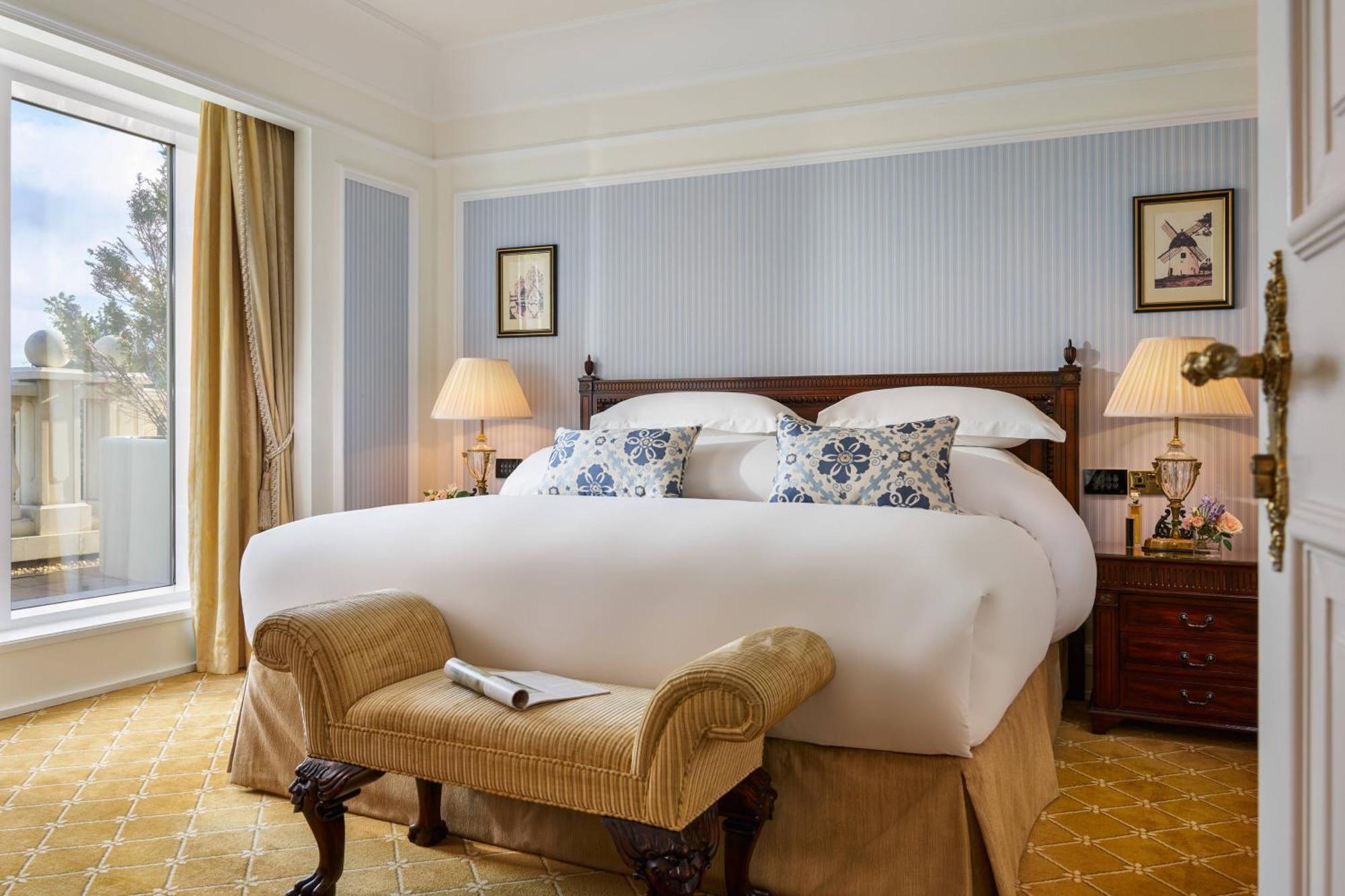 Powerscourt Hotel, Autograph Collection Енніскеррі Екстер'єр фото A bedroom at the hotel