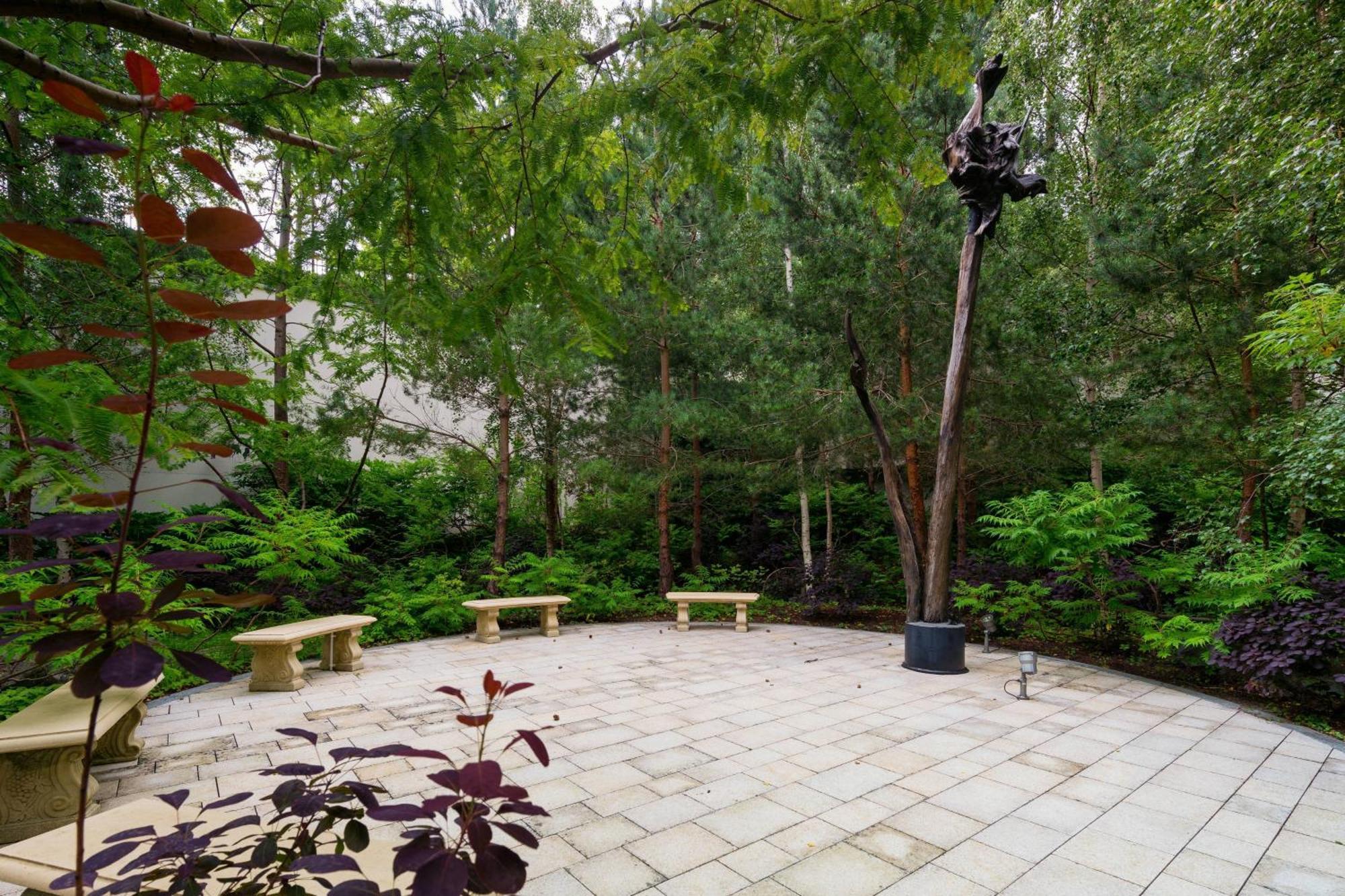 Powerscourt Hotel, Autograph Collection Енніскеррі Екстер'єр фото The sculpture in 2019