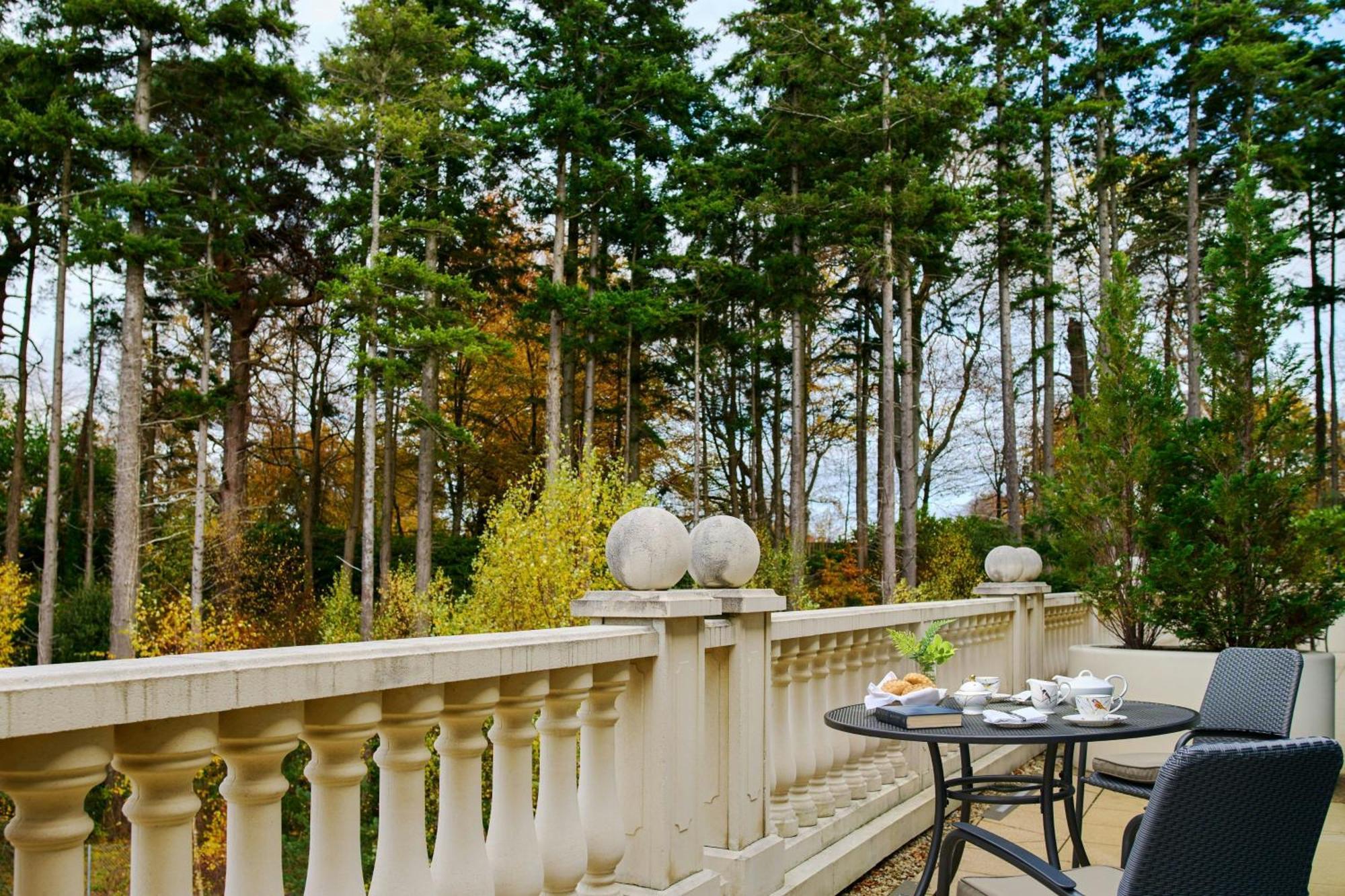 Powerscourt Hotel, Autograph Collection Енніскеррі Екстер'єр фото The balcony of the presidential suite